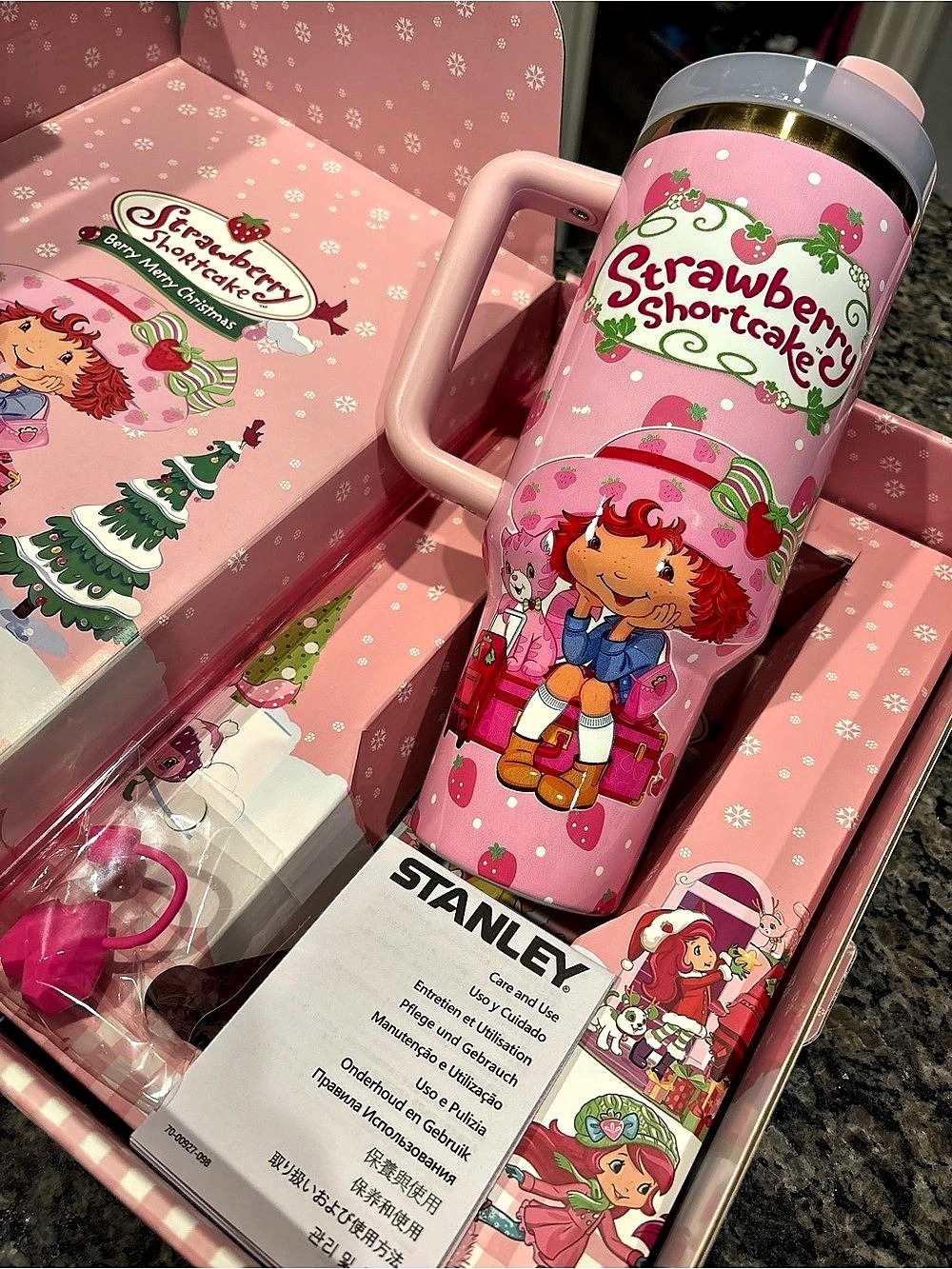 Stanley Strawberry Shortcake Quencher H2.0 FlowState Tumbler Pink & Red